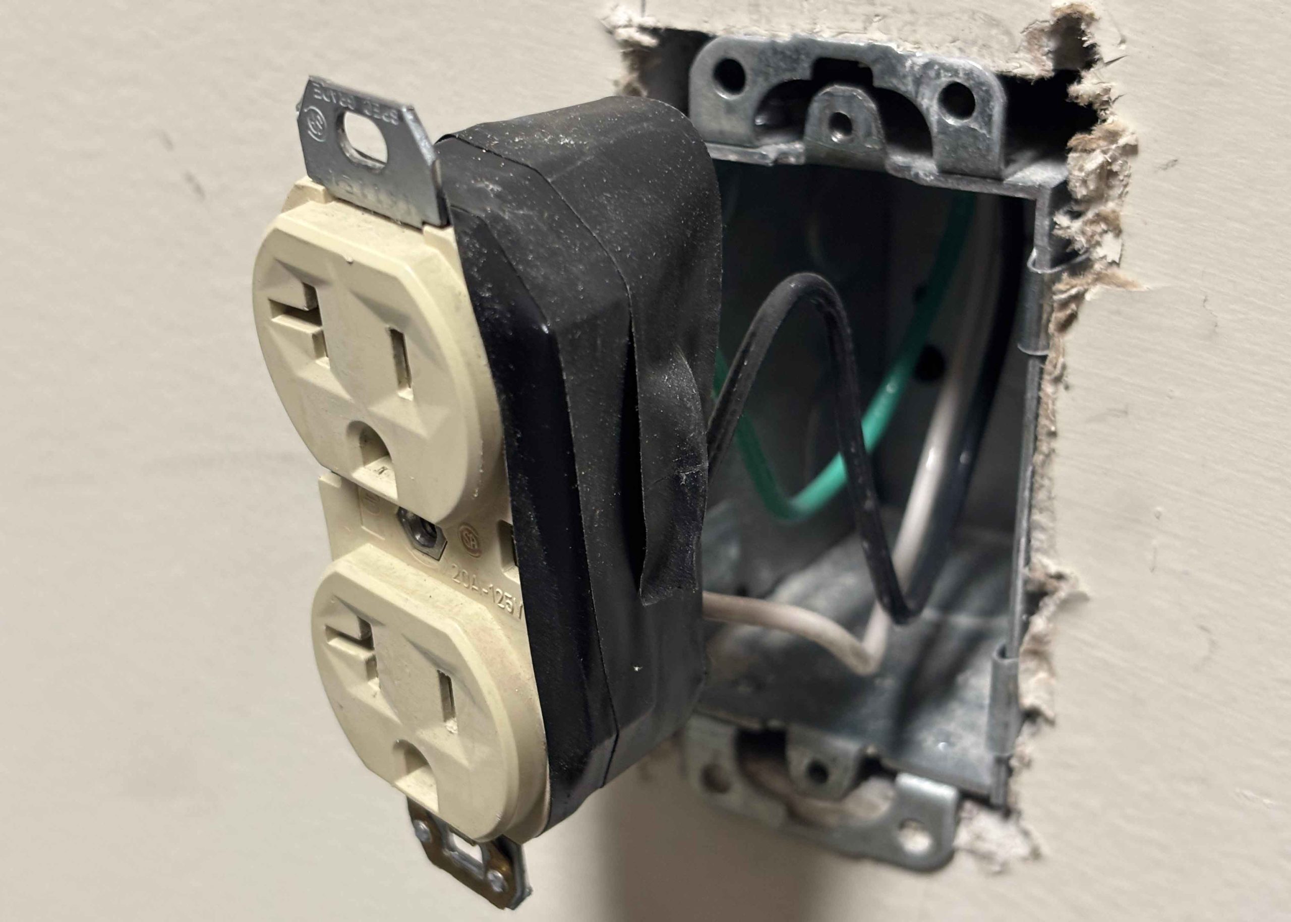 outlet_wires_web
